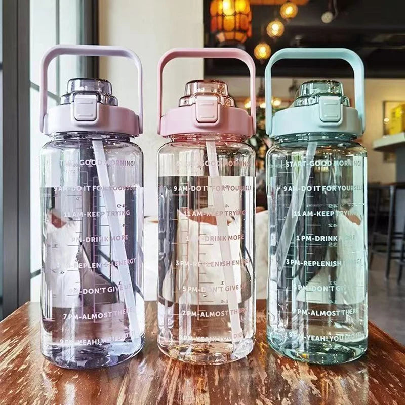 Botella de agua de plástico con pajita de 2 litros, botella grande portátil de viaje para niñas, taza grande para deportes, Fitness y bicicleta