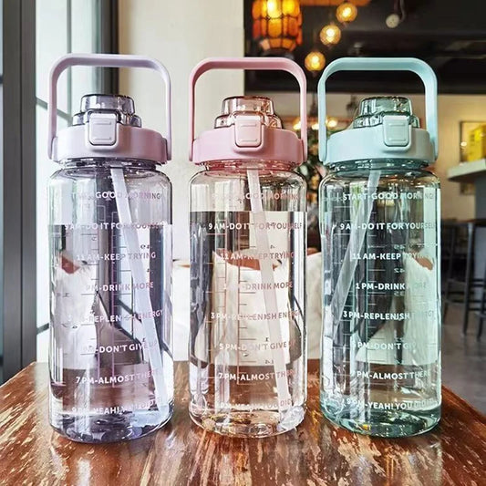 Botella de agua de plástico con pajita de 2 litros, botella grande portátil de viaje para niñas, taza grande para deportes, Fitness y bicicleta