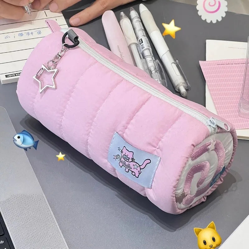 Papelería para estudiantes, suministros escolares, estuche para lápices con rollo de toalla rosa, bolsa de almacenamiento de bolígrafos suaves Kawaii, bolsa de cosméticos de dibujos animados de gran capacidad