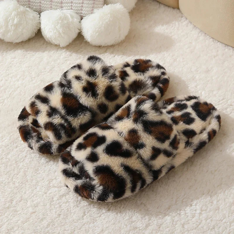 Zapatillas de invierno de felpa con estampado de leopardo para mujer, zapatos de casa peludos con suela suave y punta abierta, cómodas y cálidas para interiores, de piel sintética