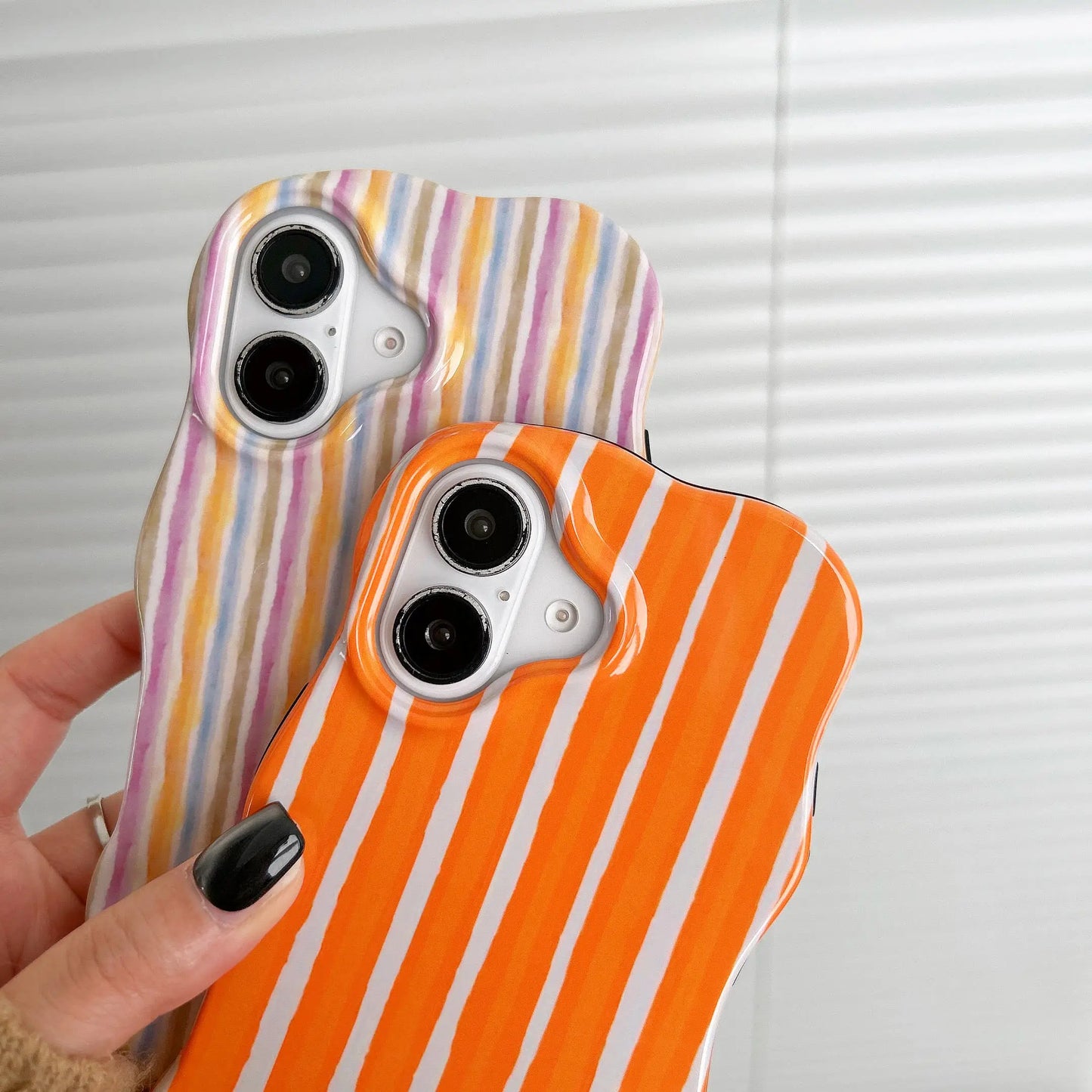 Funda de teléfono de rayas brillantes 2 en 1 a la moda para iPhone 13, 14, 15 16 Pro Max, bordes ondulados, tacto cómodo, carcasa trasera dura y delgada