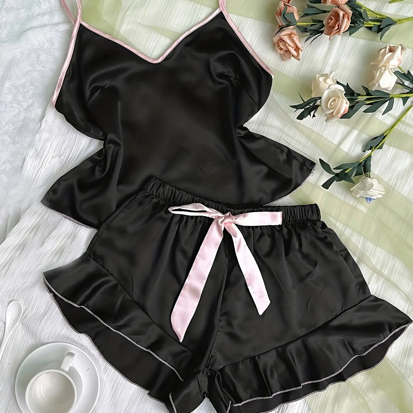 Pijamas de satén liso para mujer, camiseta con cuello en V, bordes con volantes y pantalones cortos con lazo, conjunto de pijama sencillo y transpirable, ropa para el hogar con tirantes