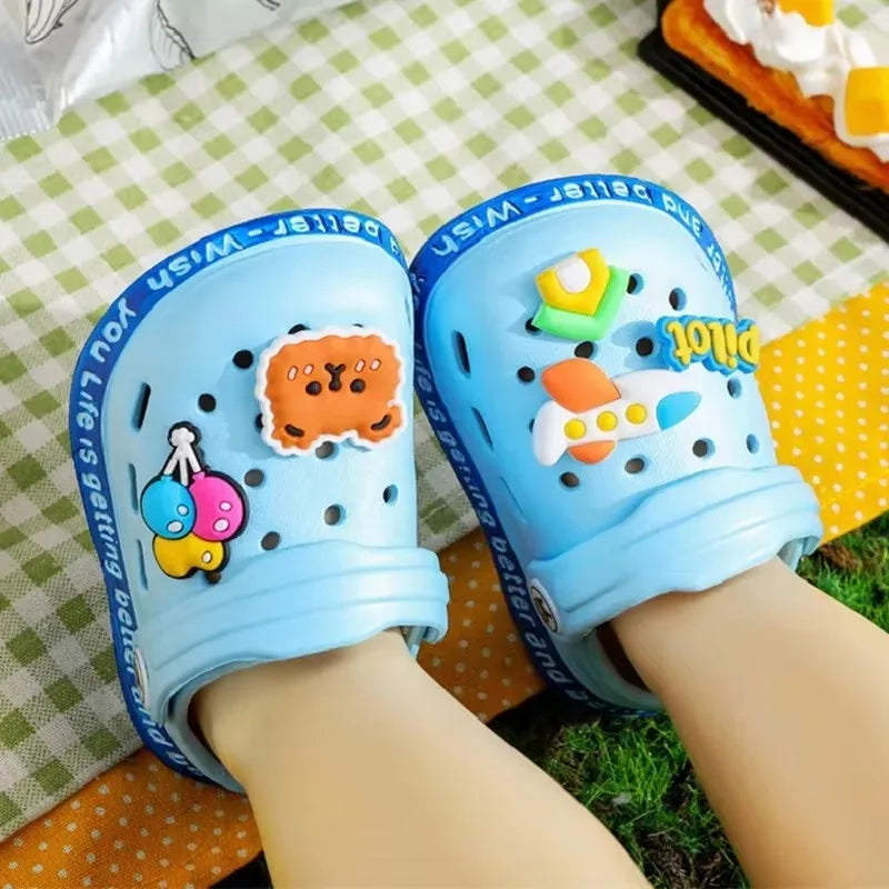 Sandalias de verano para niñas, niños, niñas, sandalias de dibujos animados para bebés, tacón plano, zapatillas suaves sólidas de dibujos animados, calzado para jardín para niños