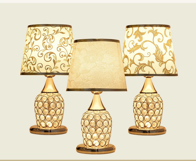 Lámpara de mesa de cristal de estilo europeo Ins, lámpara de noche decorativa creativa de moda romántica cálida y moderna para dormitorio