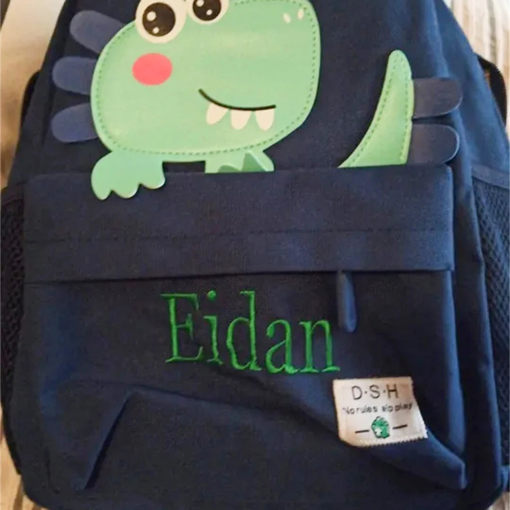 Mochila de dinosaurio pequeño con nombre personalizado, mochila escolar bonita de dibujos animados para niños, mochilas salientes con nombre bordado personalizado para niños y niñas