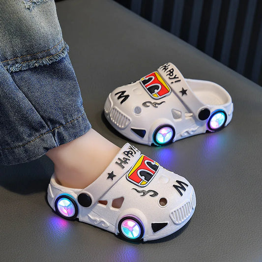 Pantuflas Infantiles Verano 2026, Nuevas Pantuflas de Playa para Niños con Forma de Auto, con Ruedas que se Iluminan, Antideslizantes y con Suela Suave