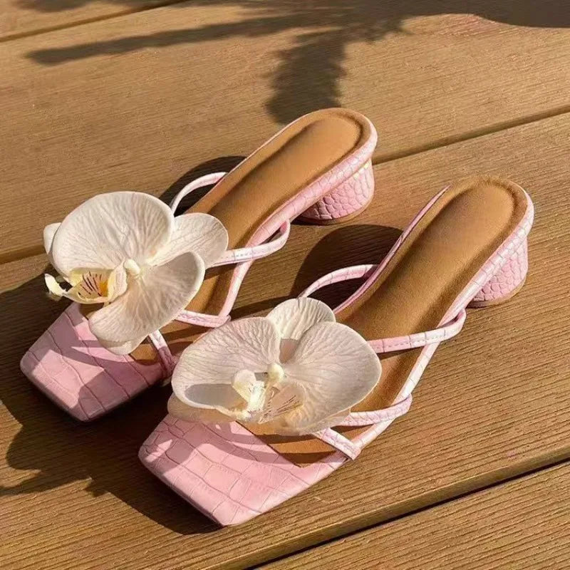 Sandalias de mujer 2025, nuevas sandalias poco profundas, zapatos informales de moda de alta calidad para mujer, sandalias elegantes de diseñador con flores para mujer