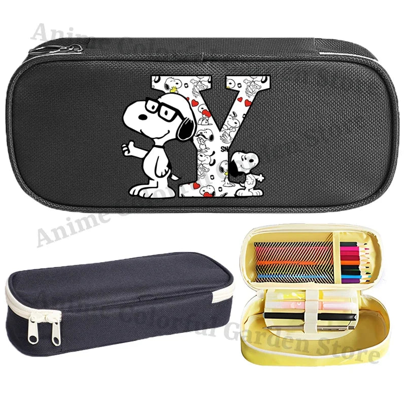 Estuche de Lápices de Gran Capacidad con Diseño de Snoopy para Estudiantes, Estuche de Lápices con Letras de la A a la Z Estampadas, Estuche de Almacenamiento de Papelería de Moda para Niños y Niñas