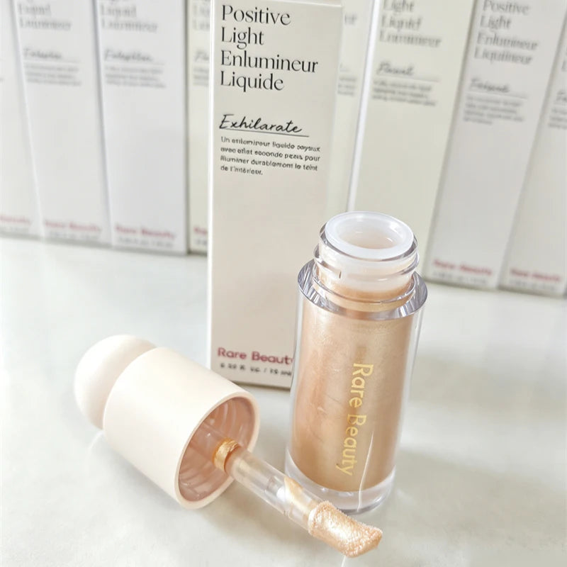 Rare Beauty Barra de Contorno Facial 3D, Bronceador, Iluminador Líquido Brillante para Mejillas, Maquillaje con Toque Femenino