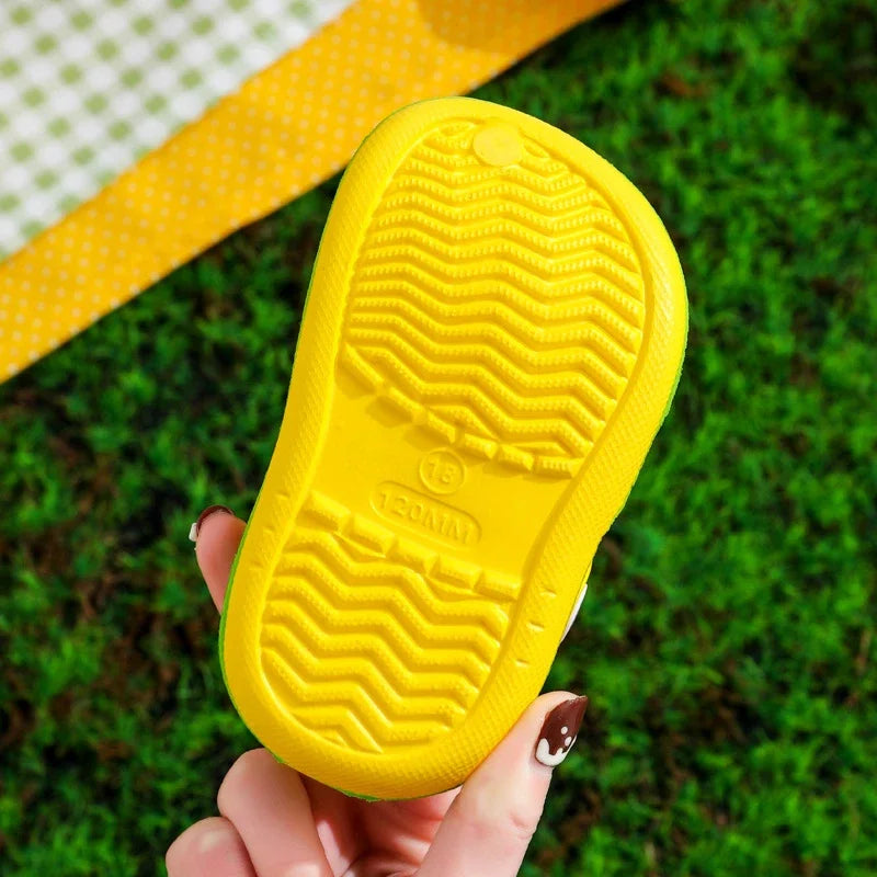 Sandalias de verano para niñas, niños, niñas, sandalias de dibujos animados para bebés, tacón plano, zapatillas suaves sólidas de dibujos animados, calzado para jardín para niños