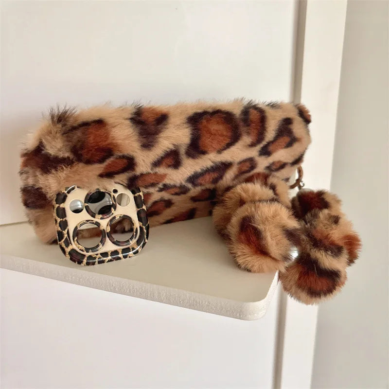 Funda de teléfono con soporte de lente de felpa peluda de leopardo a la moda para iPhone 17Air 15 14 13 12 11 16 Pro Max con cubierta a prueba de golpes con cadena para la muñeca