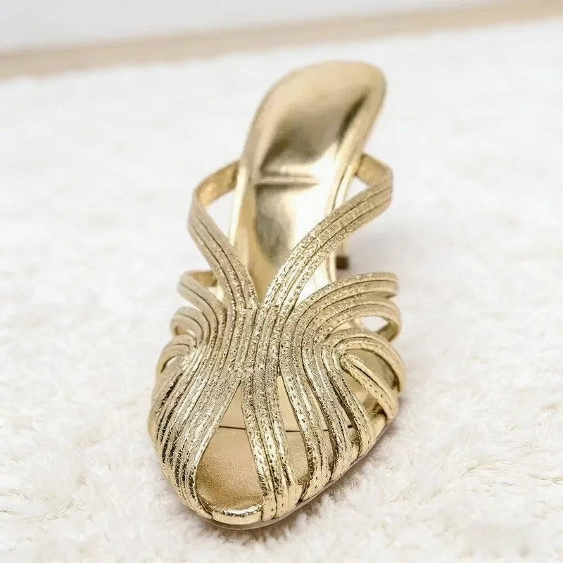 Zapatillas de tacón alto de marca con diseño de banda estrecha dorada, sandalias deslizantes de tacón fino con punta estrecha a la moda para mujer, zapatos elegantes para vestido de banquete