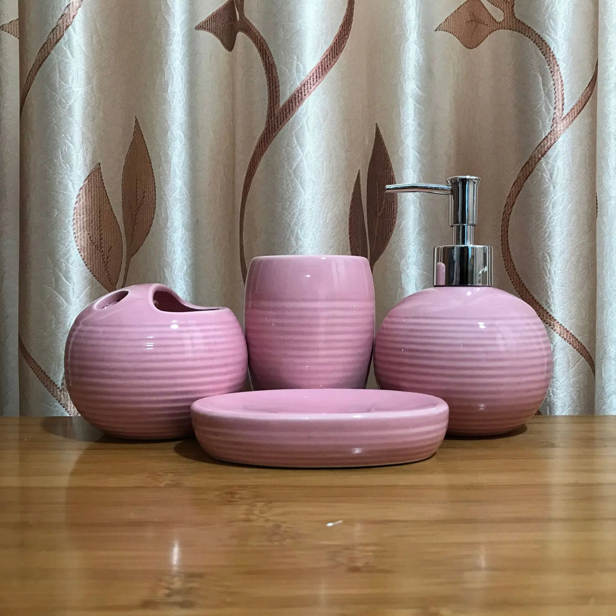 Juego de Accesorios de Baño de Cerámica Modernos y Minimalistas de 4 Piezas - ¡Elegante y Duradero!