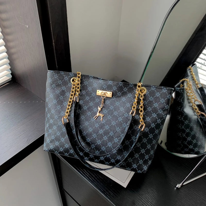 Nuevo bolso de presbicia con textura de cuero suave, bolso de mano de gran capacidad para mujer con accesorios colgantes, bolso de hombro