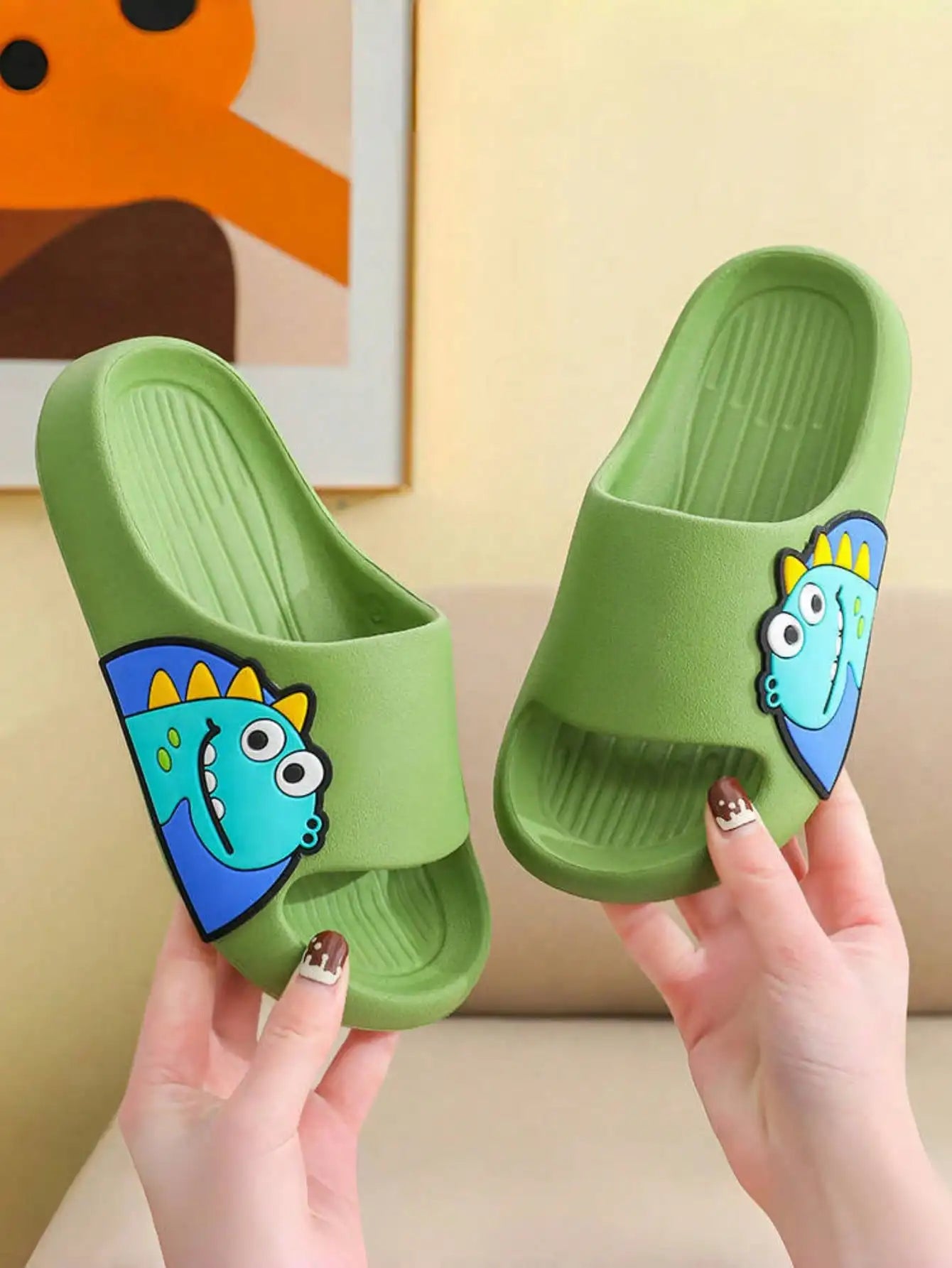 Sandalias lindas antideslizantes del dinosaurio de la historieta de la suela suave para el baño de los niños/niñas en casa
