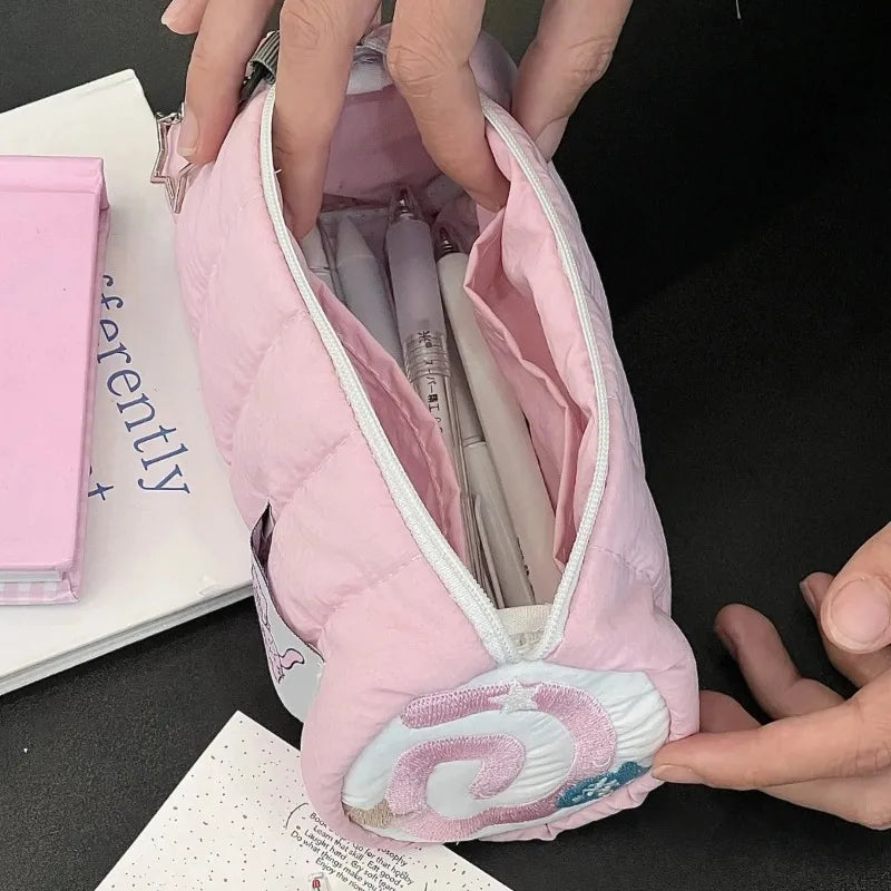Papelería para estudiantes, suministros escolares, estuche para lápices con rollo de toalla rosa, bolsa de almacenamiento de bolígrafos suaves Kawaii, bolsa de cosméticos de dibujos animados de gran capacidad