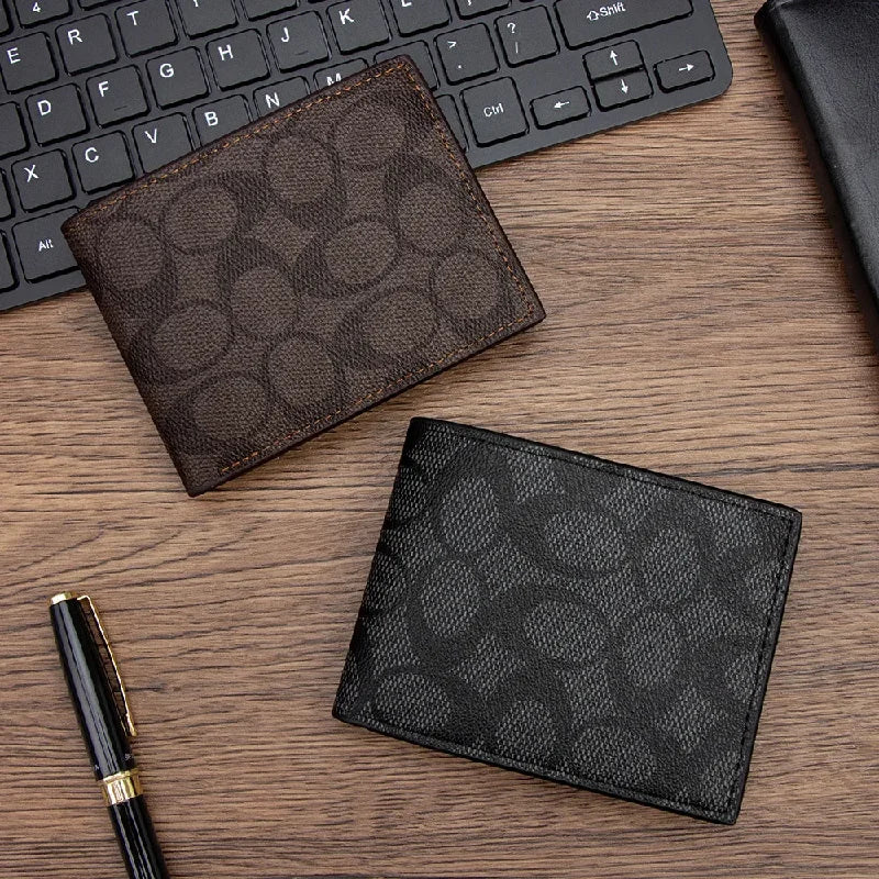Cartera de Diseño 2026 con Grabado, Billetera Bifold Compacta para Hombre, Múltiples Ranuras para Tarjetas, Bolsillo para Monedas, Accesorio de Moda Diaria, Regalo para Hombre