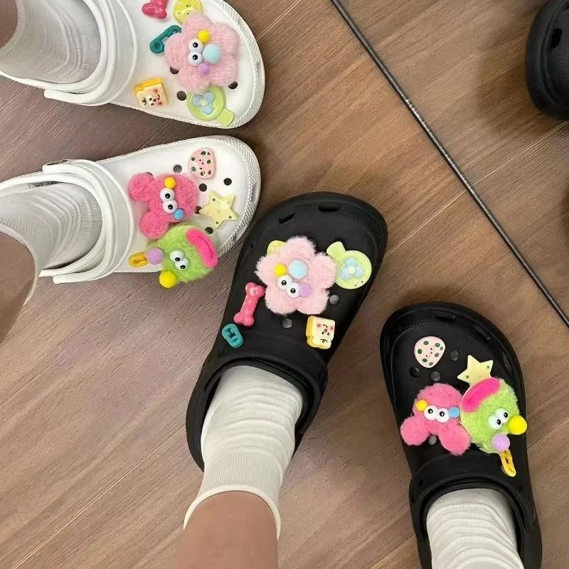 Nuevo conjunto de adornos para zapatos de felpa de invierno, boca de salchicha de dibujos animados, ojos grandes, decoraciones para zapatos para zuecos, adecuado para sandalias Diy, regalos de fiesta