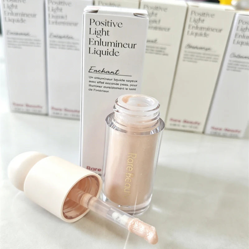 Rare Beauty Barra de Contorno Facial 3D, Bronceador, Iluminador Líquido Brillante para Mejillas, Maquillaje con Toque Femenino