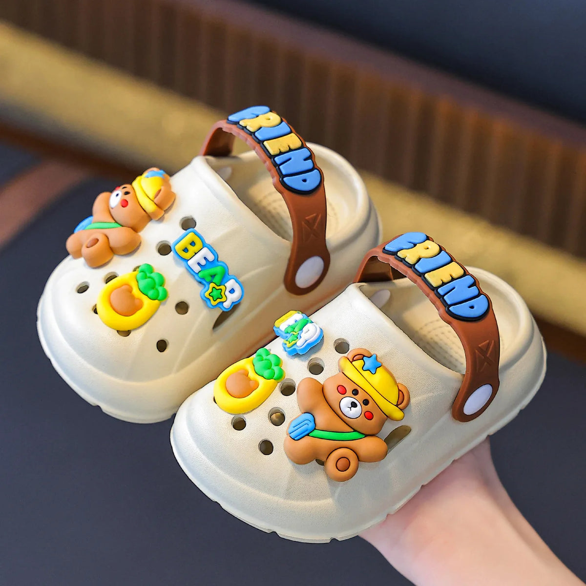 Zapatos de jardín con dibujos de conejitos para niñas, zuecos de suela blanda para bebé, sandalias transpirables antideslizantes para interiores y exteriores, sandalias de playa a la moda