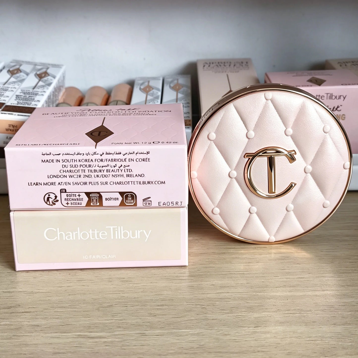 Base de Maquillaje en Cojín Charlotte Tilbury CT By The Pillow, Corrector de Larga Duración, Base de Maquillaje Suave, Ligera e Hidratante