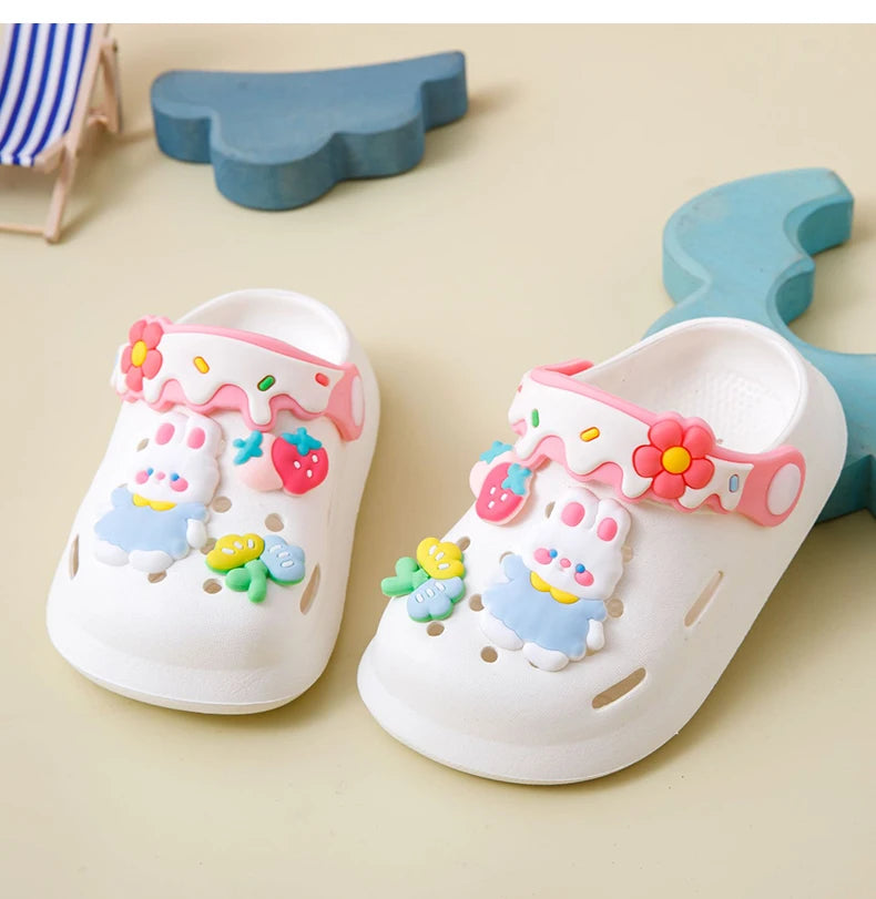 Zapatos de jardín para niñas, zuecos de suela blanda para bebé, sandalias de playa transpirables antideslizantes para interiores y exteriores, bonito conejito de dibujos animados a la moda