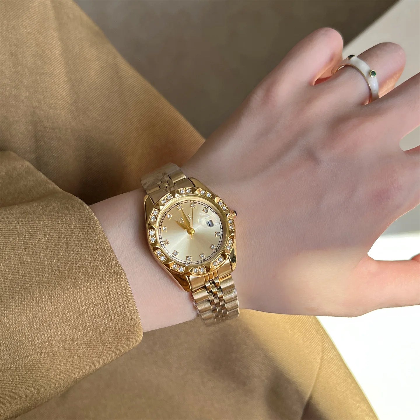 Reloj con banda de acero de aleación sólida con acento de cristal para mujer, elegante vestido, relojes con calendario de cuarzo para mujer