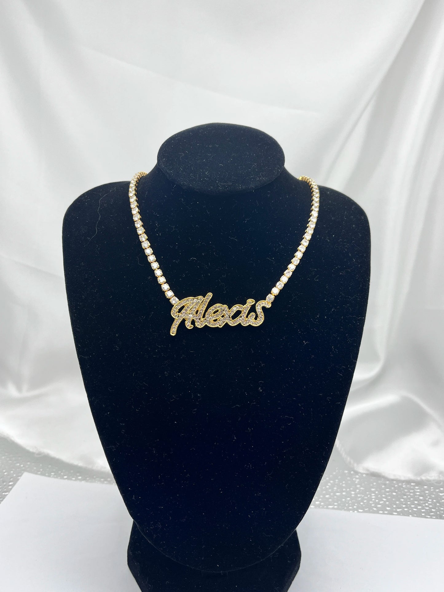 DUOYING, collar con placa con nombre de seda personalizado con cadena de tenis, collar con letras de contorno pavimentado personalizado para mujer, collar con nombre