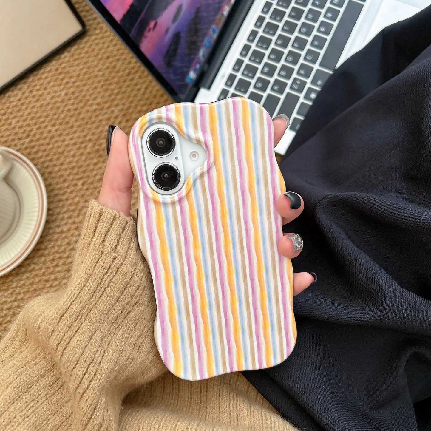 Funda de teléfono de rayas brillantes 2 en 1 a la moda para iPhone 13, 14, 15 16 Pro Max, bordes ondulados, tacto cómodo, carcasa trasera dura y delgada