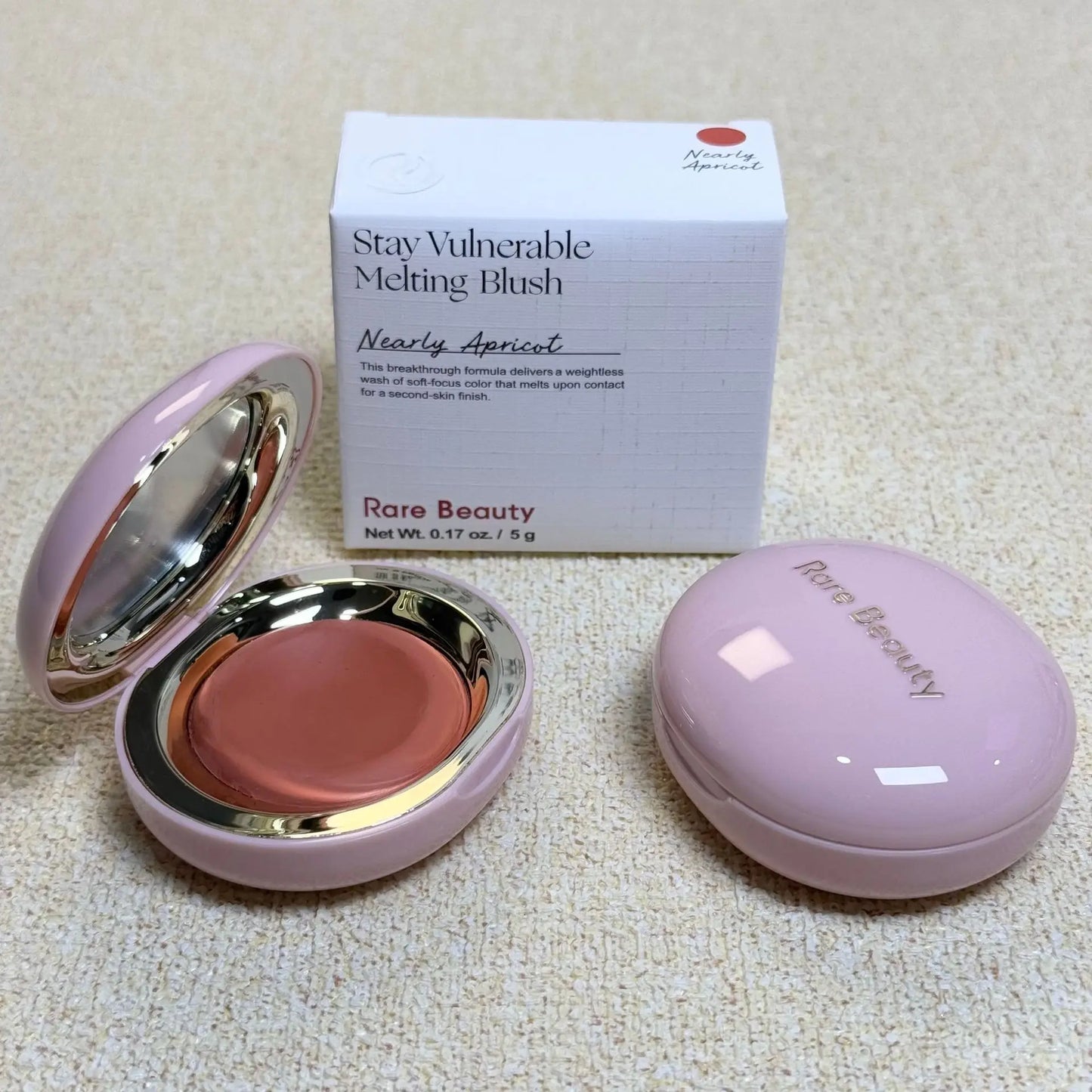 Brillo Labial Rare Beauty, Ilumina la Piel, Es Sedoso y Hermoso, Realza los Contornos, Maquillaje para Chicas y Mujeres, con Caja