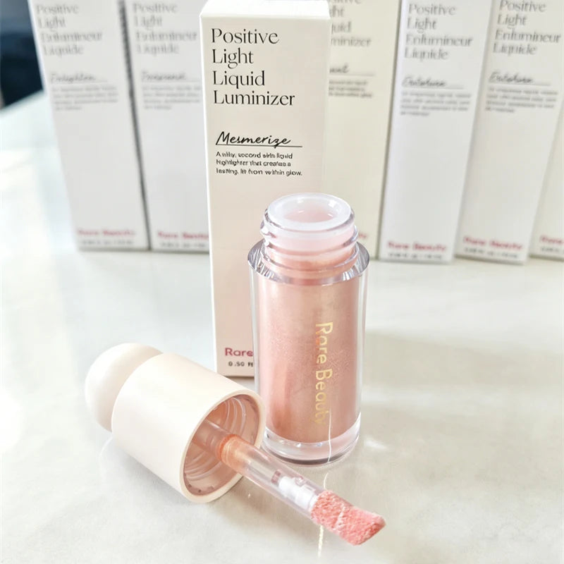 Rare Beauty Barra de Contorno Facial 3D, Bronceador, Iluminador Líquido Brillante para Mejillas, Maquillaje con Toque Femenino