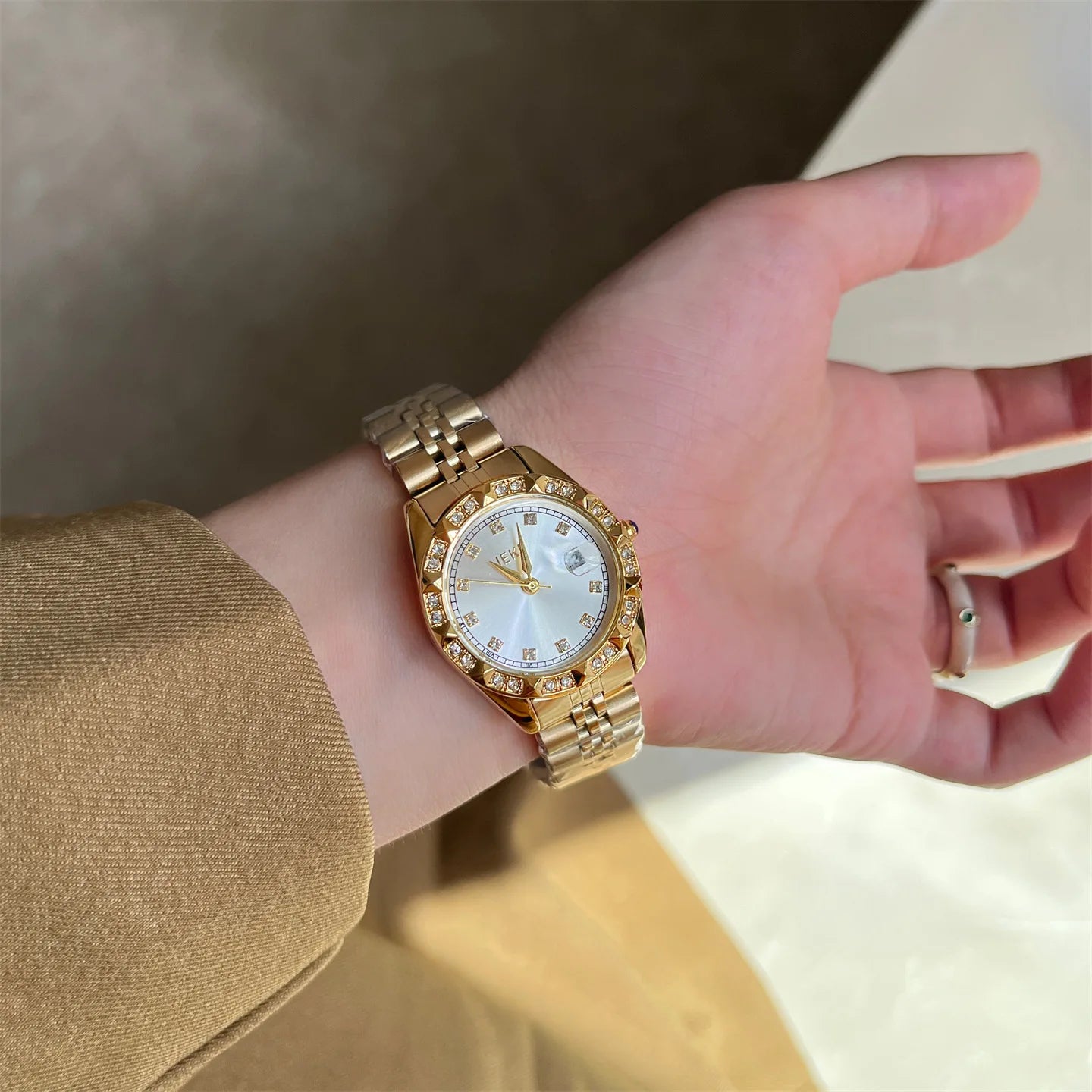 Reloj con banda de acero de aleación sólida con acento de cristal para mujer, elegante vestido, relojes con calendario de cuarzo para mujer