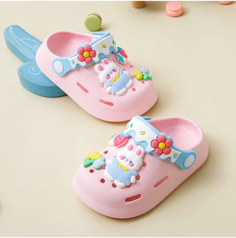 Zapatos de jardín para niñas, zuecos de suela blanda para bebé, sandalias de playa transpirables antideslizantes para interiores y exteriores, bonito conejito de dibujos animados a la moda