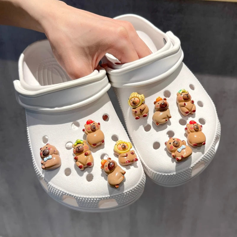 Bonito juego de dijes para zapatos de capibara con tema de comida, accesorios, decoraciones de plástico, sandalias de verano desmontables para regalos de fiesta