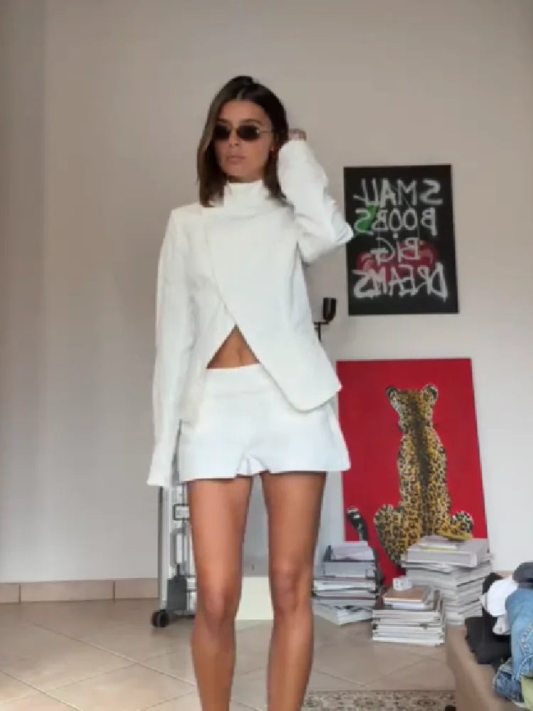 Conjunto Elegante de Dos Piezas de Lino Blanco para Mujer, Chaqueta Blazer Asimétrica de Manga Larga con Cuello Alto y Pantalones Cortos Cómodos de Cintura Alta