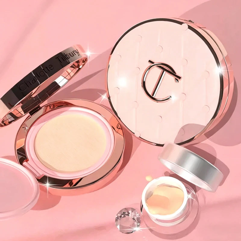 Base de Maquillaje en Cojín Charlotte Tilbury CT By The Pillow, Corrector de Larga Duración, Base de Maquillaje Suave, Ligera e Hidratante