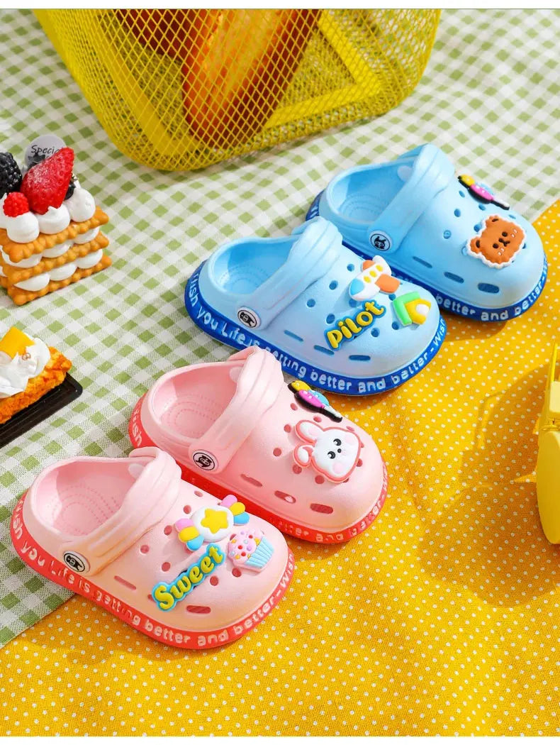 Zapatos de verano para niños, sandalias con agujeros, zapatos para niños, zapatillas suaves antideslizantes con diseño de dibujos animados, zapatos de bebé con agujeros, playa de arena para niños y niñas