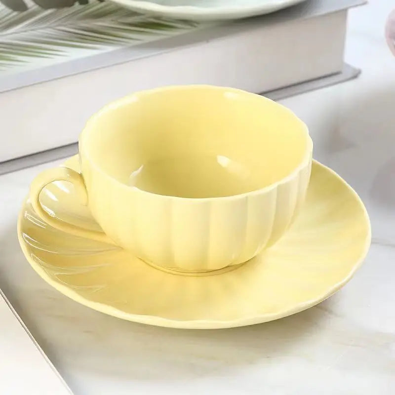 Taza de café de calabaza creativa para colgar en la oreja, nuevo juego de Taza y plato de cerámica, diseño pequeño Sense Home Fairy Taza y plato