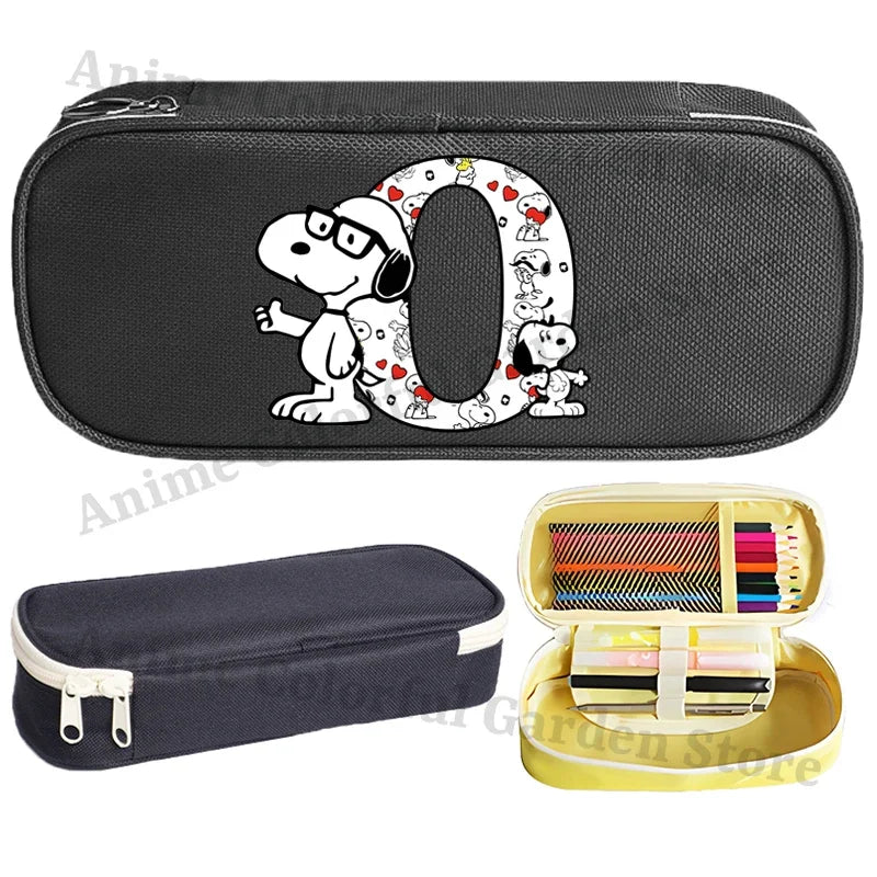 Estuche de Lápices de Gran Capacidad con Diseño de Snoopy para Estudiantes, Estuche de Lápices con Letras de la A a la Z Estampadas, Estuche de Almacenamiento de Papelería de Moda para Niños y Niñas