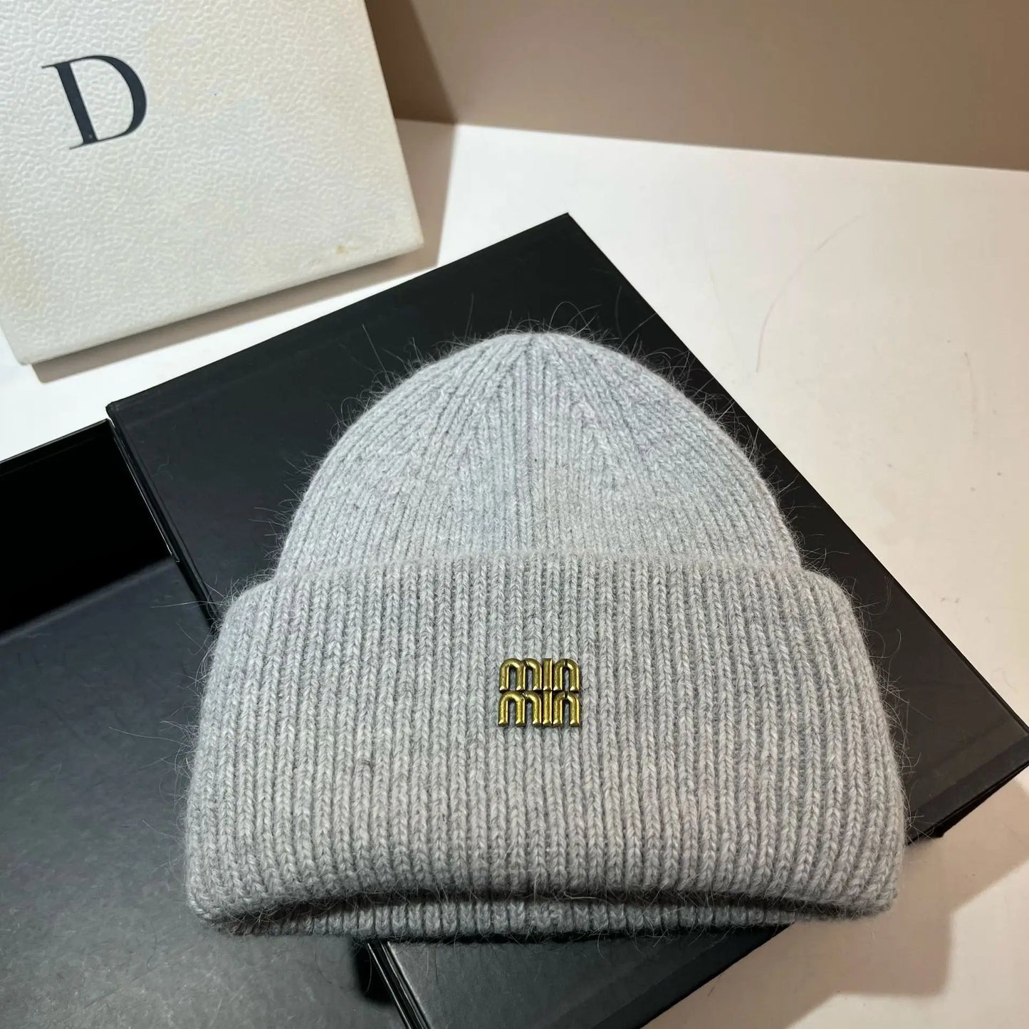 Gorro de invierno con letras, gorro tejido de piel de conejo cálido y frío, gorro grueso con protección para los oídos de Angora, gorros suaves y cálidos para mujer