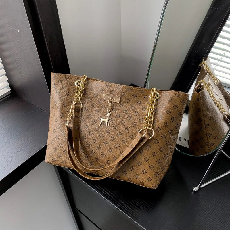 Nuevo bolso de presbicia con textura de cuero suave, bolso de mano de gran capacidad para mujer con accesorios colgantes, bolso de hombro