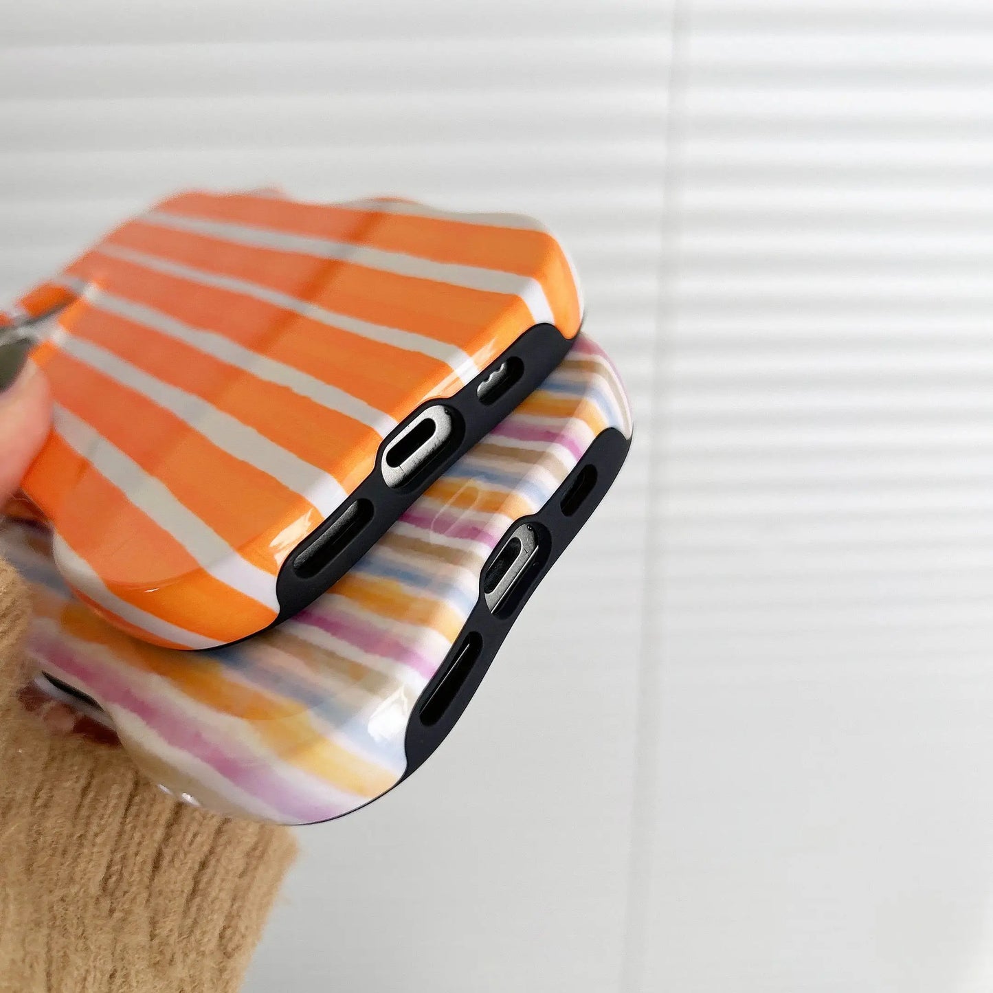 Funda de teléfono de rayas brillantes 2 en 1 a la moda para iPhone 13, 14, 15 16 Pro Max, bordes ondulados, tacto cómodo, carcasa trasera dura y delgada