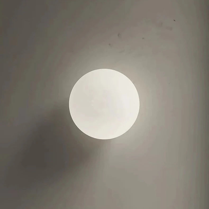 Lámpara de bola de cristal, lámparas de pared de cristal blanco lechoso modernas para dormitorio, sala de estar, sofá, fondo, Base oculta, luz de pared para baño