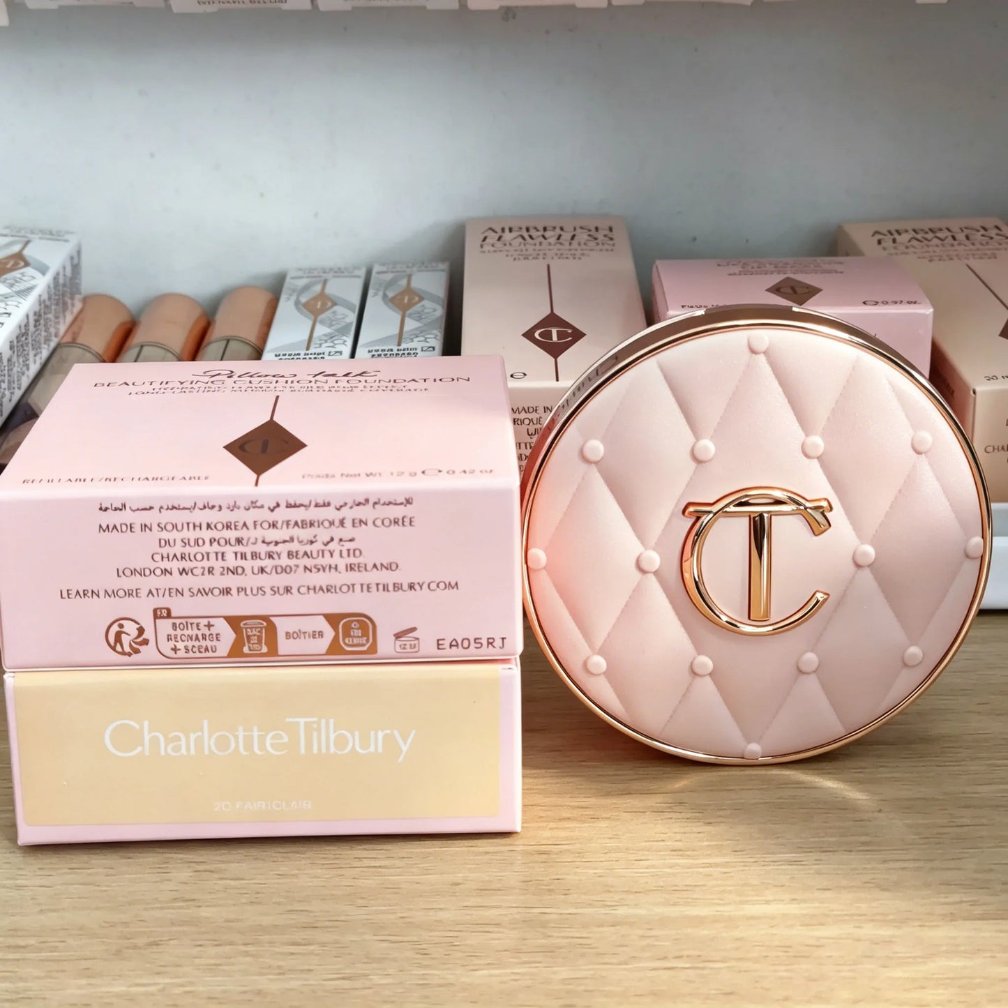 Base de Maquillaje en Cojín Charlotte Tilbury CT By The Pillow, Corrector de Larga Duración, Base de Maquillaje Suave, Ligera e Hidratante