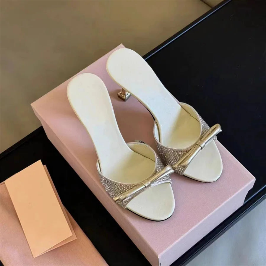 Zapatillas de cristal de diseñador para mujer, zapatos de vestir de tacón alto, zapatos de tacón para mujer, sandalias de lujo con lazo para mujer, chanclas de pasarela 2025