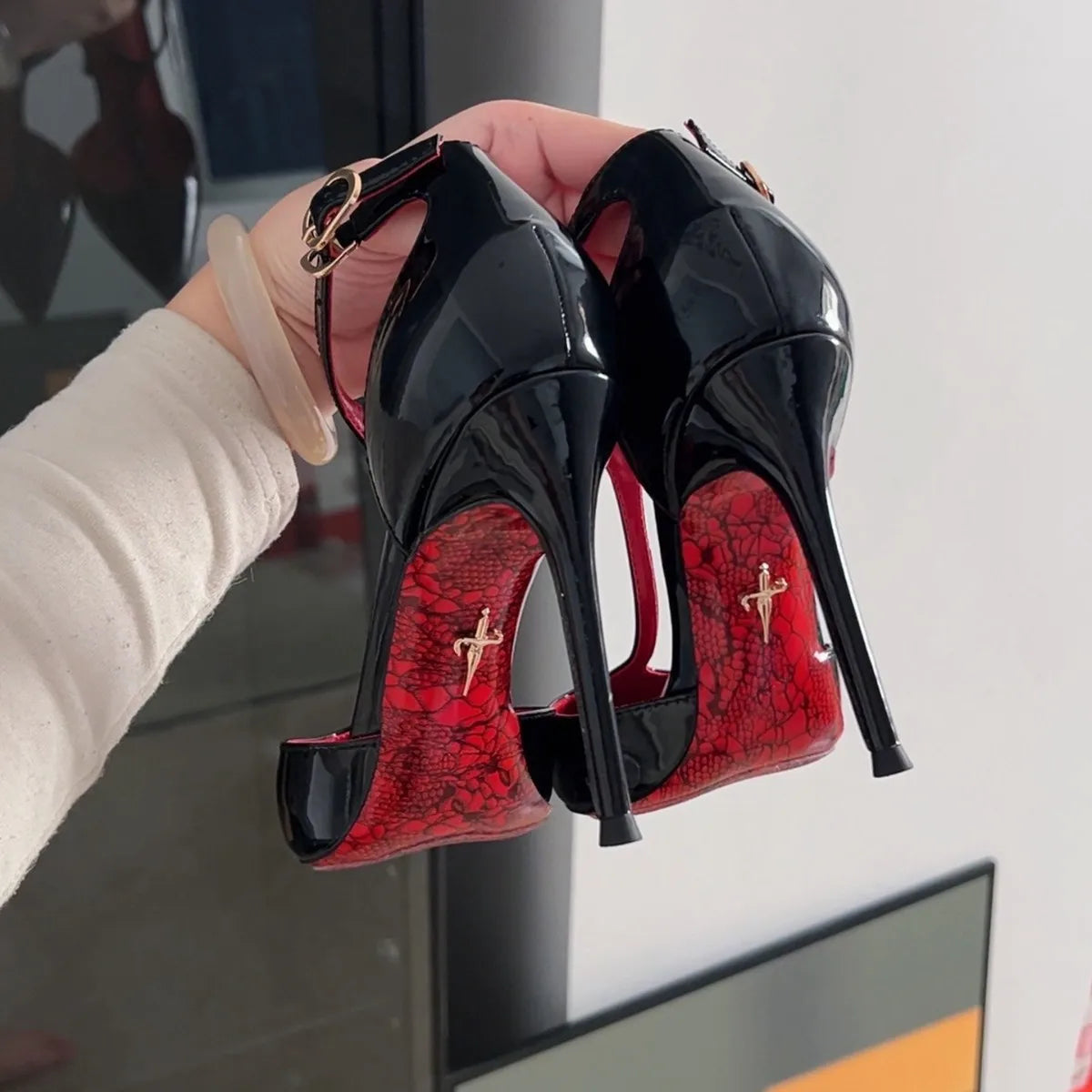 Zapatos de tacón alto con punta en pico para mujer, ultra tacones altos que no dañan la piel, con suela roja estampada, cómodos de usar, talons femme