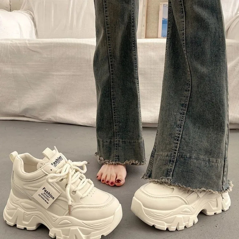 Zapatillas de plataforma para mujer, nuevas zapatillas vulcanizadas resistentes al desgaste para otoño, zapatos de moda con cordones para mujer, zapatos informales de entrenamiento