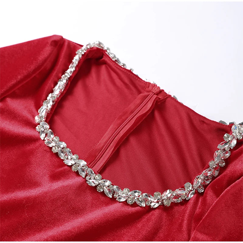 Vestidos elegantes lisos con cuello de pico para mujer, minivestidos femeninos de terciopelo rojo con tirantes y espalda descubierta, moda de línea A para fiesta de otoño 2024