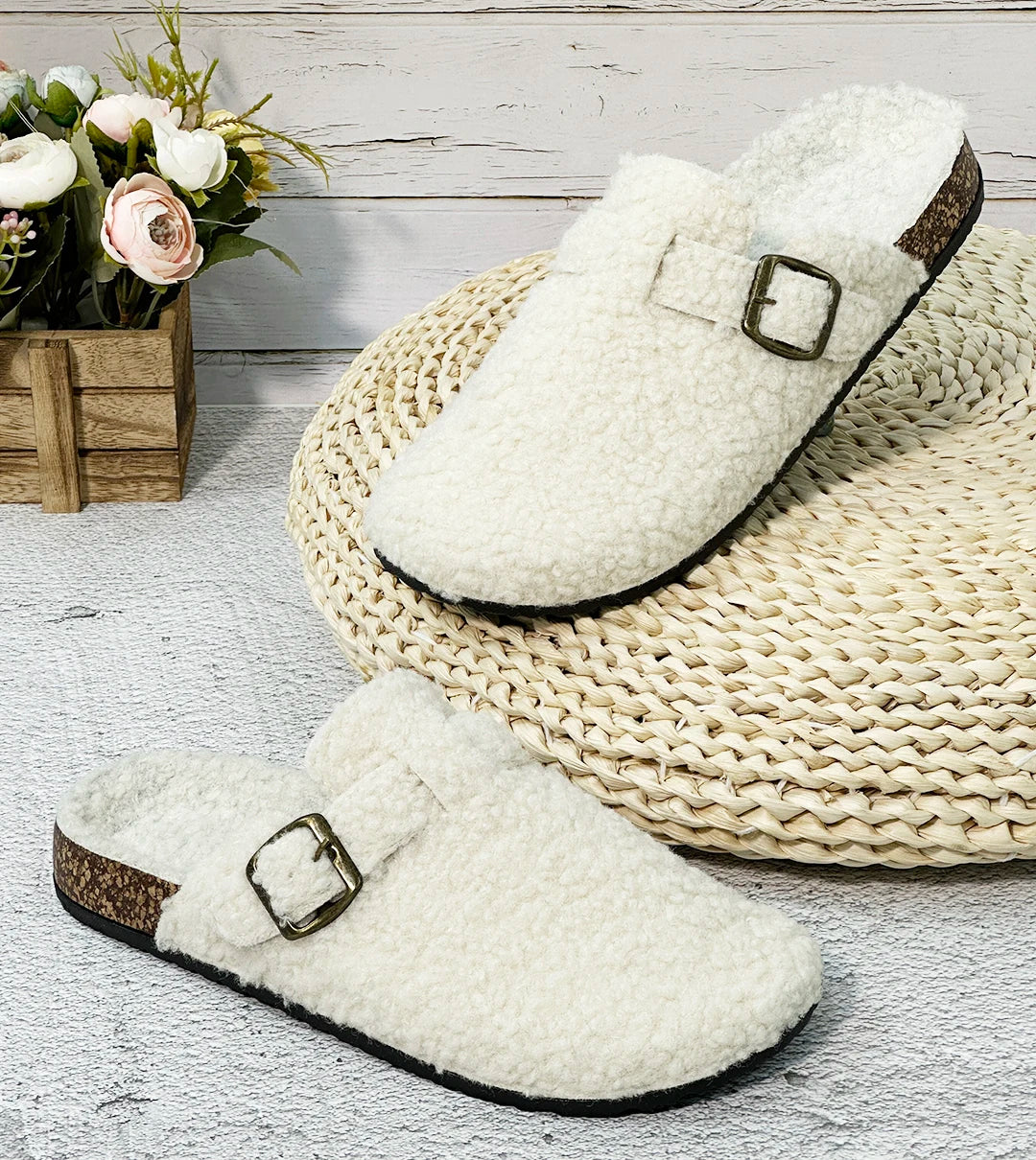 Otoño e Invierno nuevas mujeres y hombres tela de gamuza zapatilla de punta cerrada interior o exterior Slip-on Retro Sandalias planas duraderas