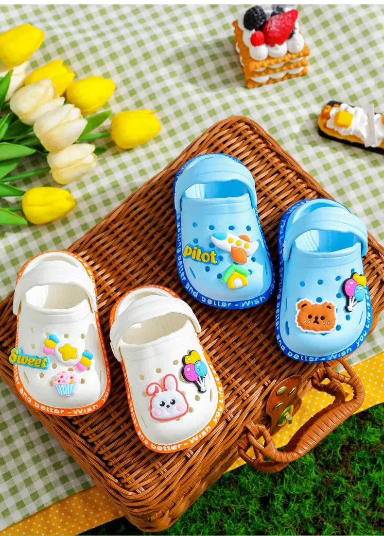 Zapatos de verano para niños, sandalias con agujeros, zapatos para niños, zapatillas suaves antideslizantes con diseño de dibujos animados, zapatos de bebé con agujeros, playa de arena para niños y niñas